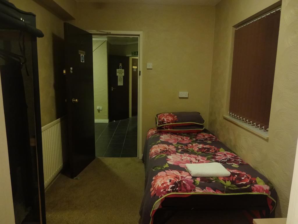 The Manor Hotel Нанітон Номер фото